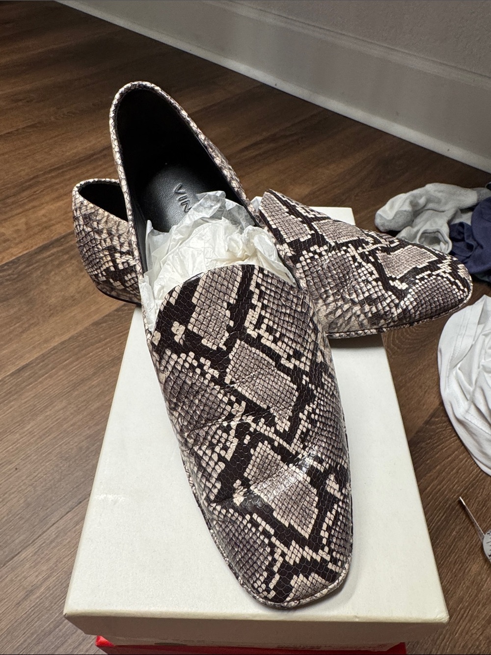 VINCE Paz snake print Venetian loafers Leather flats Slip On Shoes Size 7/37